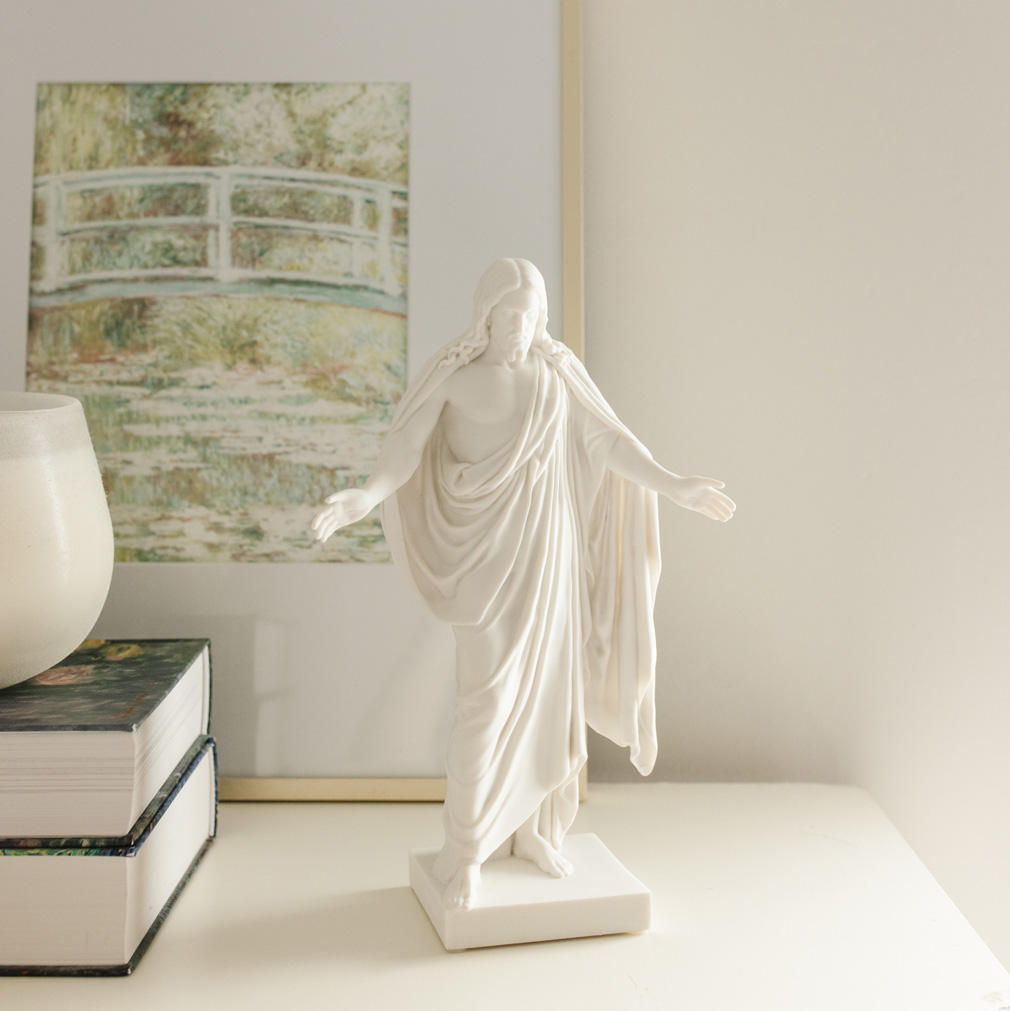 Christus Statue - Medium (10in) - LDP-STT-CHR-M