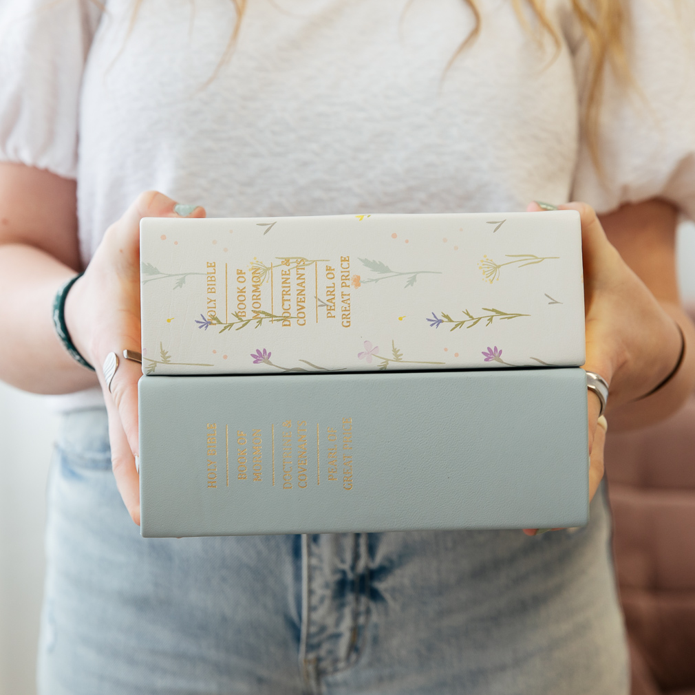 Large Hand-Bound Genuine Leather Quad - Farmhouse Flowers - LDP-HB-PLQ-WHT-FF
